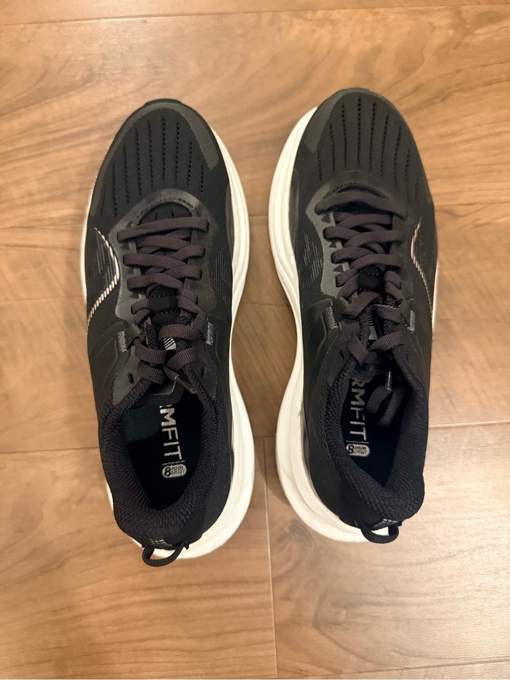 Saucony Women's Black Tempus size 7.5